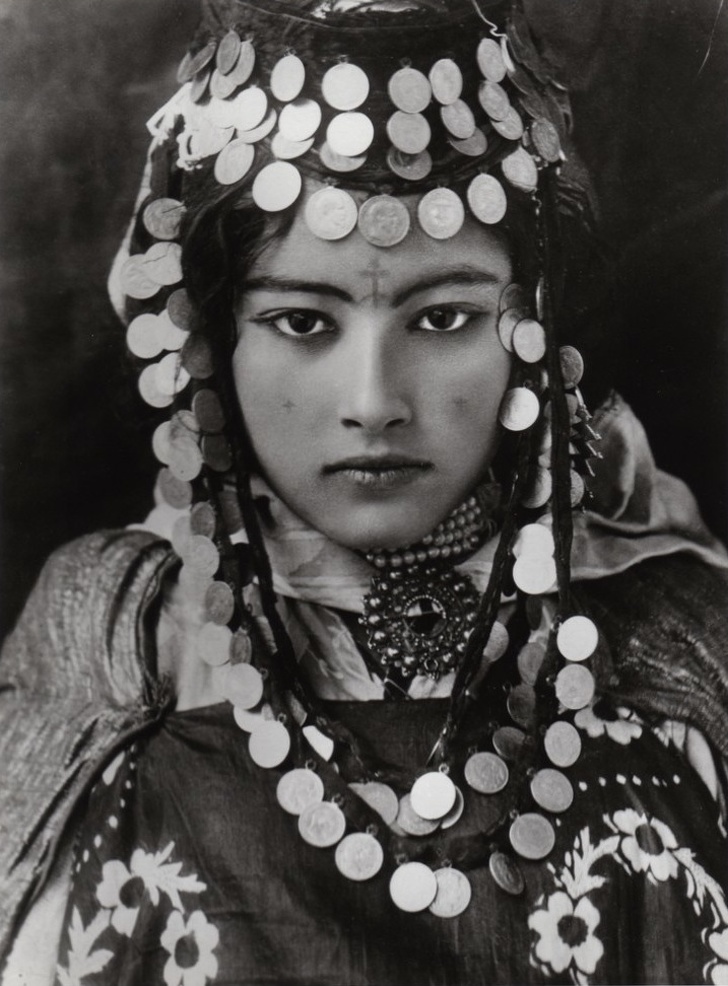 5. Алжирская девушка, около 1905 года.