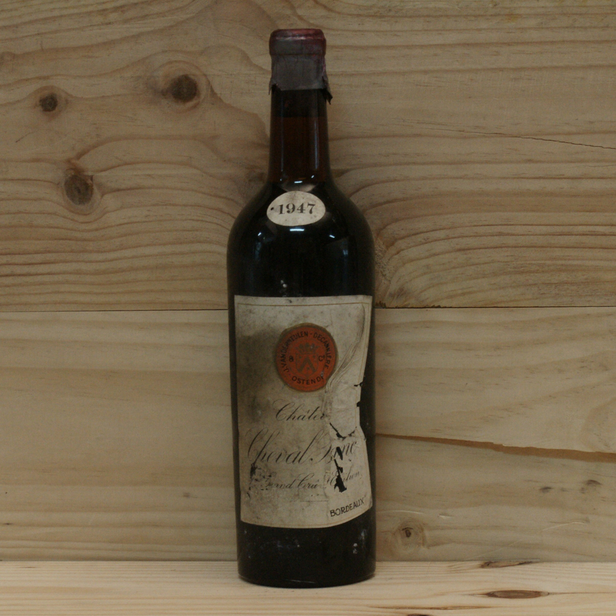 Бутылка дорогого вина. Вино Шеваль Блан 1947. Шато Шеваль Блан 1947 года. Cheval Blanc 1947 года. Шато Шеваль Блан 1947 года (1947 Château cheval Blanc) – 304 375.