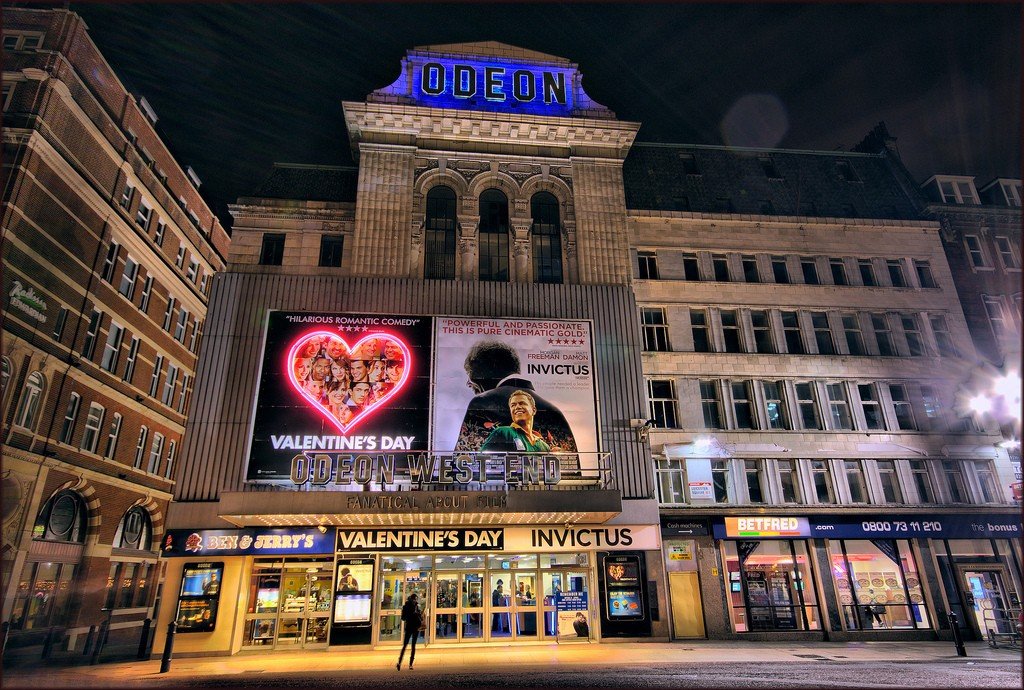 Одеон в Лондоне. Вест энд Лондон. Одеон кинотеатр. The Odeon Cinema in London.