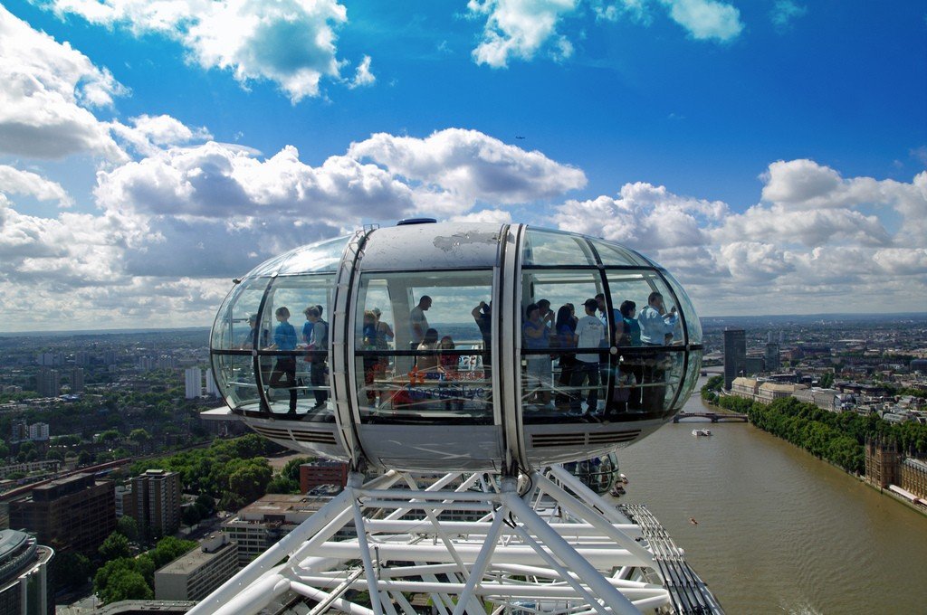 Колесо обозрения минск высота парк. Колесо обозрения Минск парк Горького. London Eye вид входом в здание. Берлин колесо обозрения фото. London Eye Design ostilizzato.