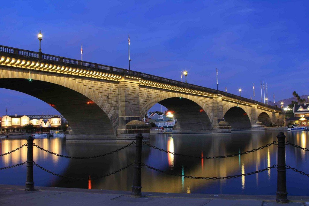 Этот мост хотя и был. Лондонский мост (Лейк-Хавасу-Сити). Лондонский мост мосты Лондона. Мост Темза. Каменный мост через Темзу.
