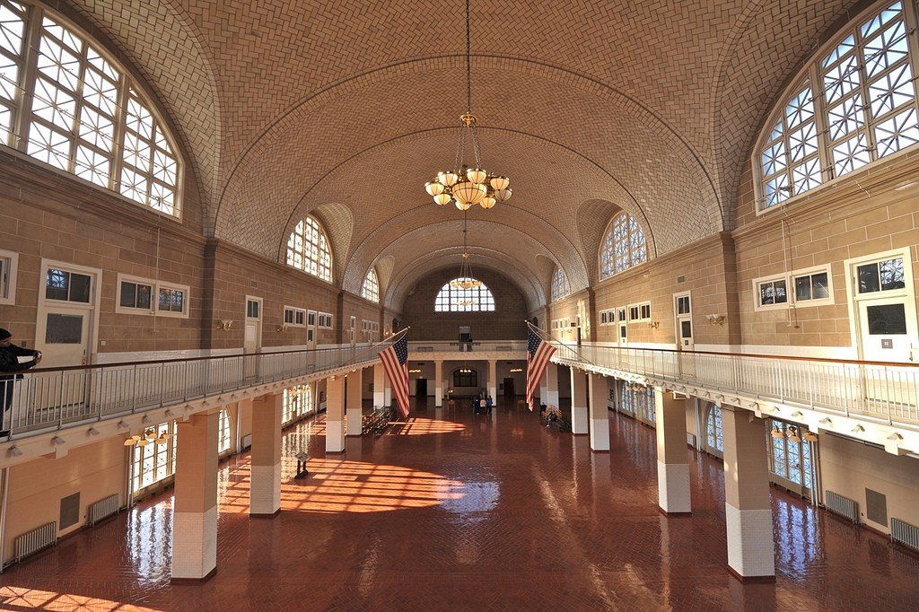 Ellis island. Ellis Island New York. Ellis Island Station. Остров Эллис земля любви фото здания внутри фото Америка.