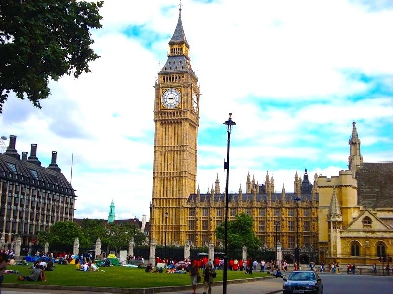 Big ben photo. Достопримечательности Великобритании Биг Бен. Биг Бэн часы в Англии Бен. Башня Биг Бен в Великобритании. Вестминстерский дворец Лондон башня Елизаветы.