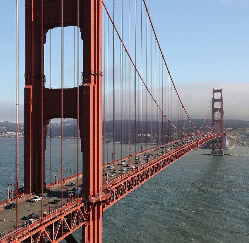 Этот мост хотя и был. Вантовый мост Сан Франциско. Красный мост Лос Анджелес. Голден мост Сан Франциско. Красный мост в Сан Франциско.