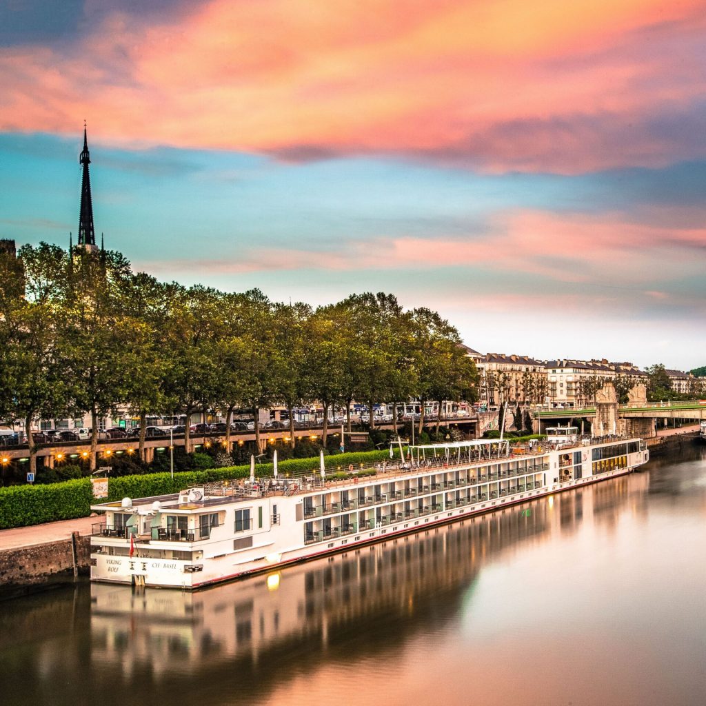 Речка сена. Река сена во Франции. Река сена в Париже. Река Сенна. Исток реки сена.