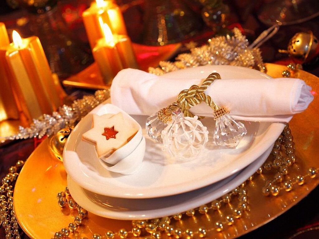 10-idej-prazdnichnogo-ukrasheniya-stola-4