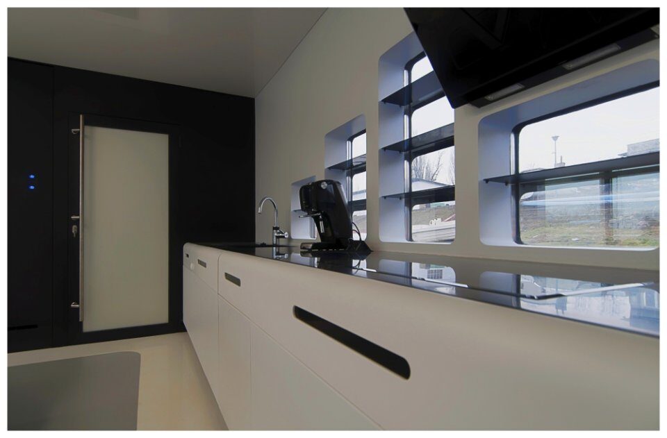 futuristicheskij-dom-na-vode-9