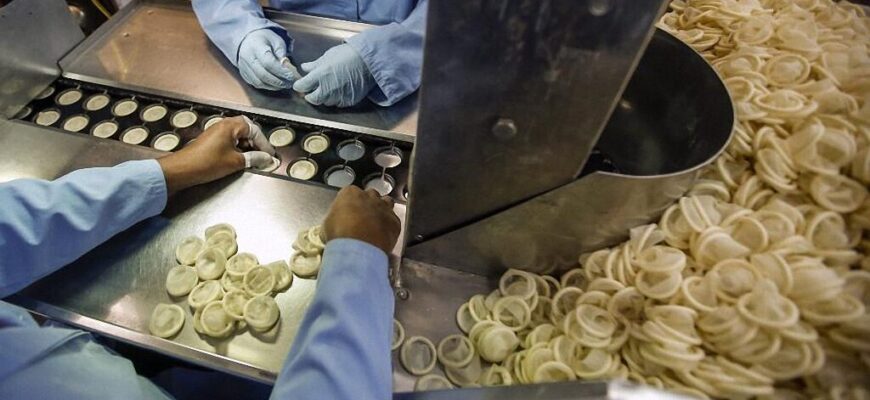 kak-delayut-prezervativy-6