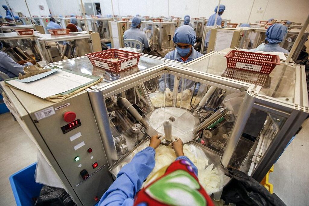 kak-delayut-prezervativy-7