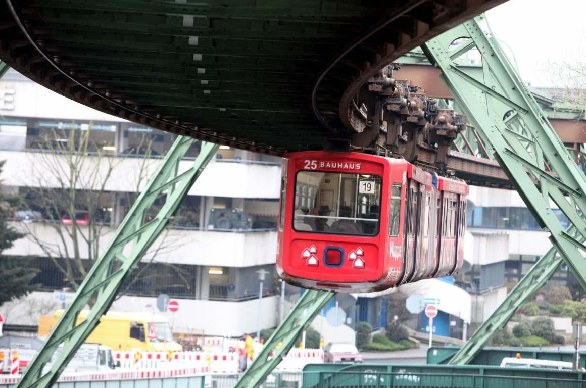 Необычные транспортные средства со всего мира-3