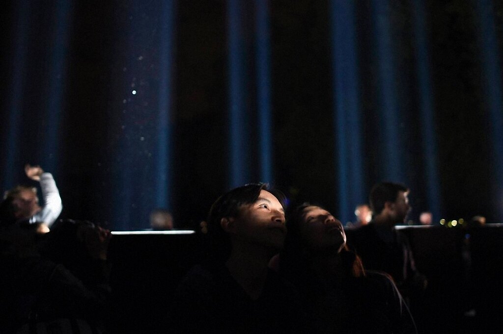 Поле красных маков у Лондонского Тауэра-13