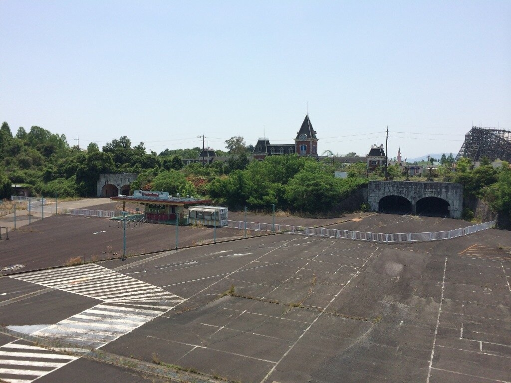 Заброшенный Диснейленд в Японии-9