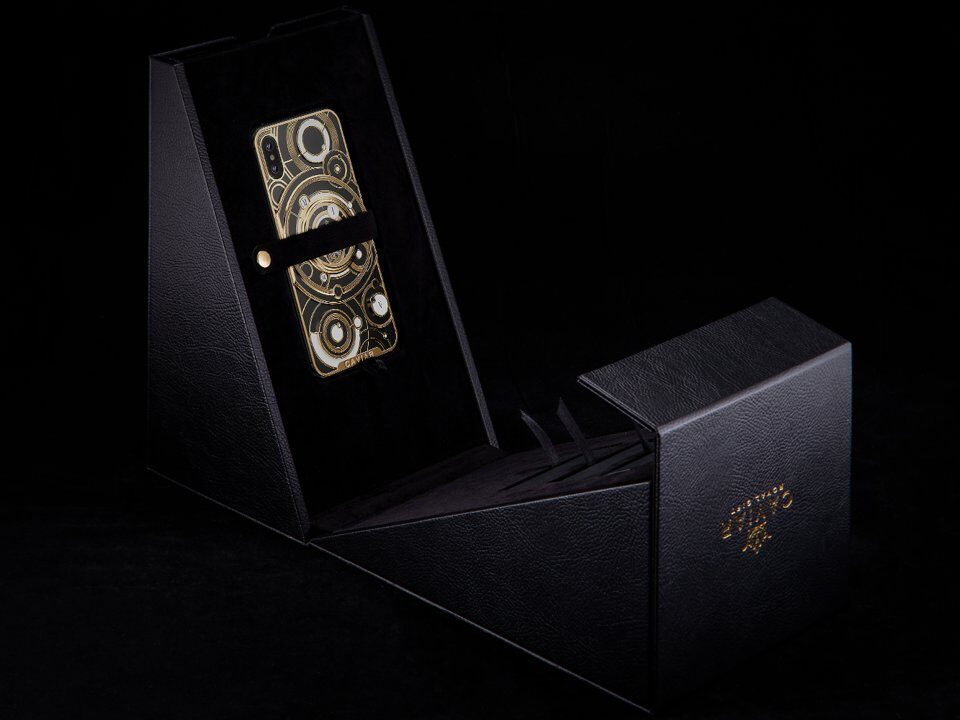 expensive-caviar-iphone-has7