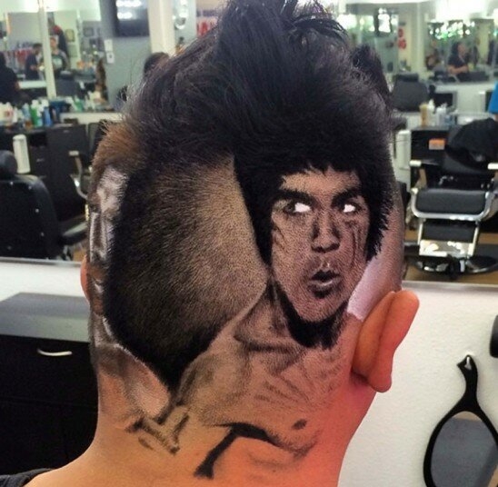 3. Инвентарь Роба – машинка для стрижки волос, ножницы, традиционная опасная бритва и карандаши для глаз. Роб уже воссоздал множество знаменитостей на головах своих клиентов.