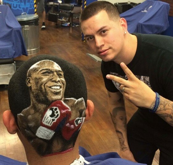9. «Мои клиенты очень довольный моей работой. Они хвастаются своими прическами друзьям и рекомендуют меня». На фото – боксер Флойд Мэйвезер.