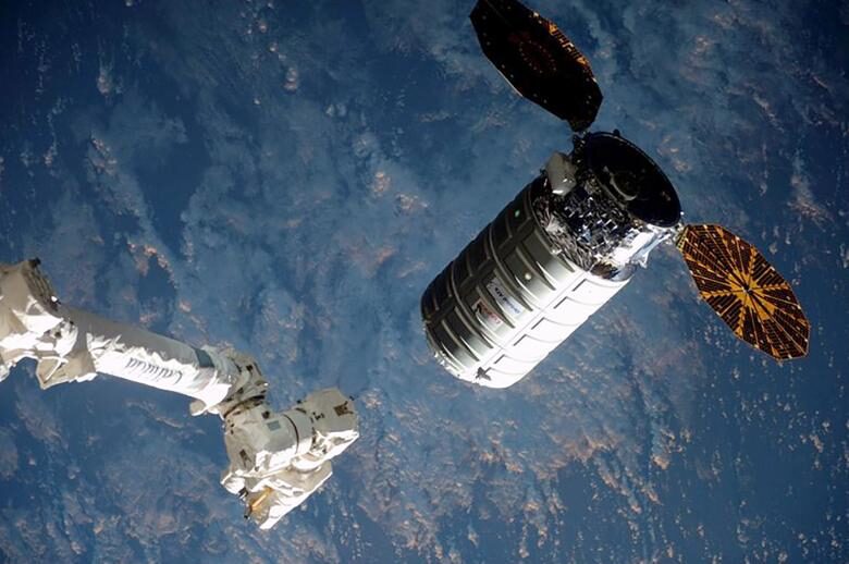 the-cygnus-cargo-ship-nears-the-robotic-arm-at-the-international-space-station