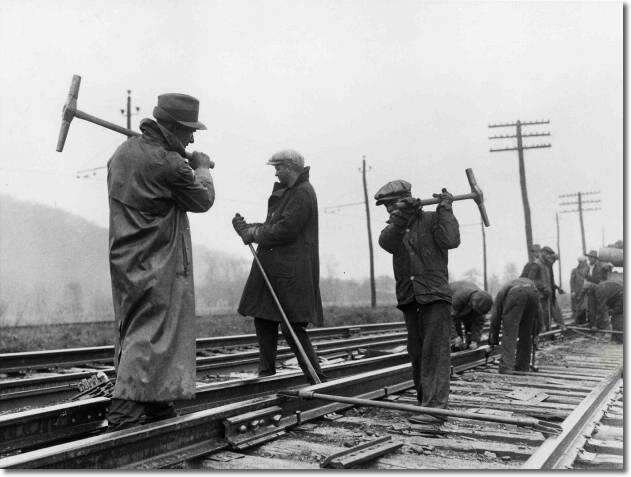 13. Ганди Танцовщик. Звучит странно и весело. В действительности – это трудная работа по прокладке и обслуживанию железных дорог. А название – просто сленг. Сам термин имеет неопределенное происхождение. 