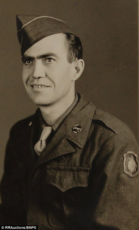 8. Тот самый военный, конфисковавший фотографии.