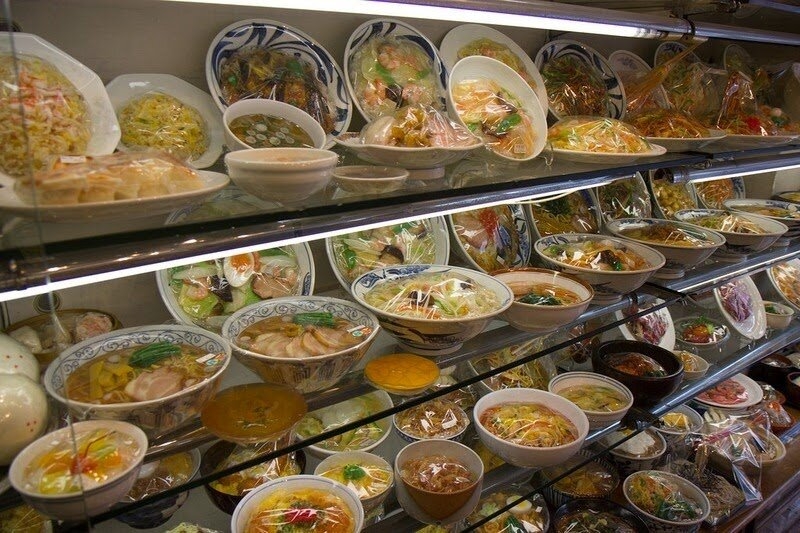 4. Использование муляжей положило конец необходимости использовать свое воображение изучая меню. Муляжи стали использоваться в ресторанах повсеместно, а также применялись для заказа кейтеринга на Новый год, корпоратив и другие мероприятия.