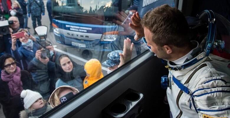 russian-actor-blasts-off10