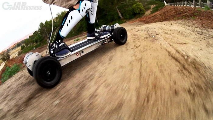 16. Для движения и торможения в GnarBoard предусмотрен специальный дроссель. 