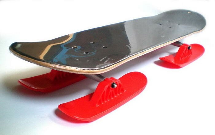 8. Скейтборд-сани. Из названия ясно, что этот скейтборд специально разработан для езды по снегу.