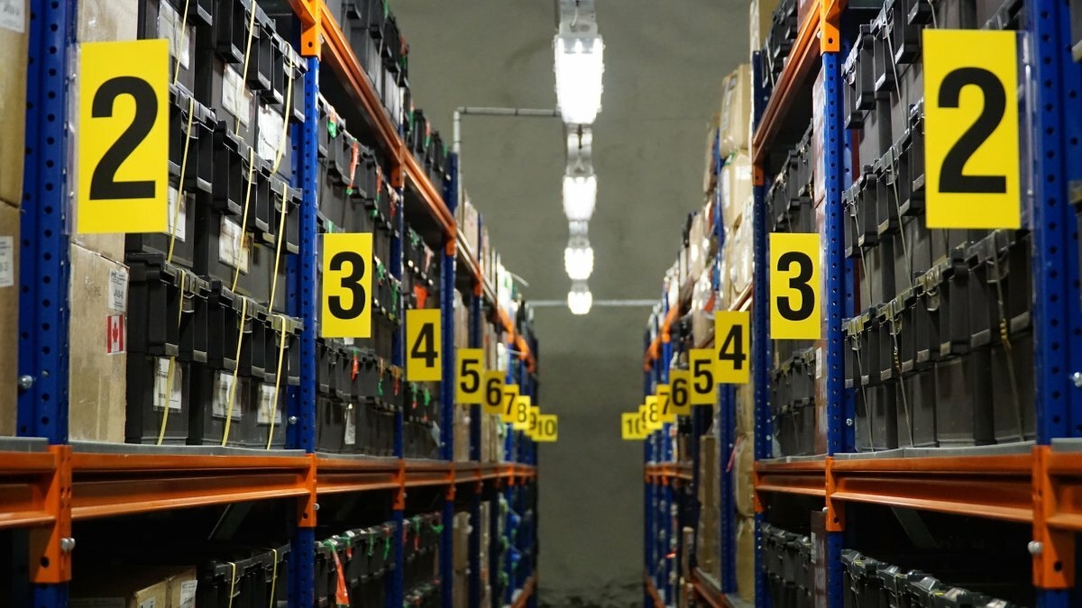 15. Сейчас в хранилище более 860 тыс. образцов семян