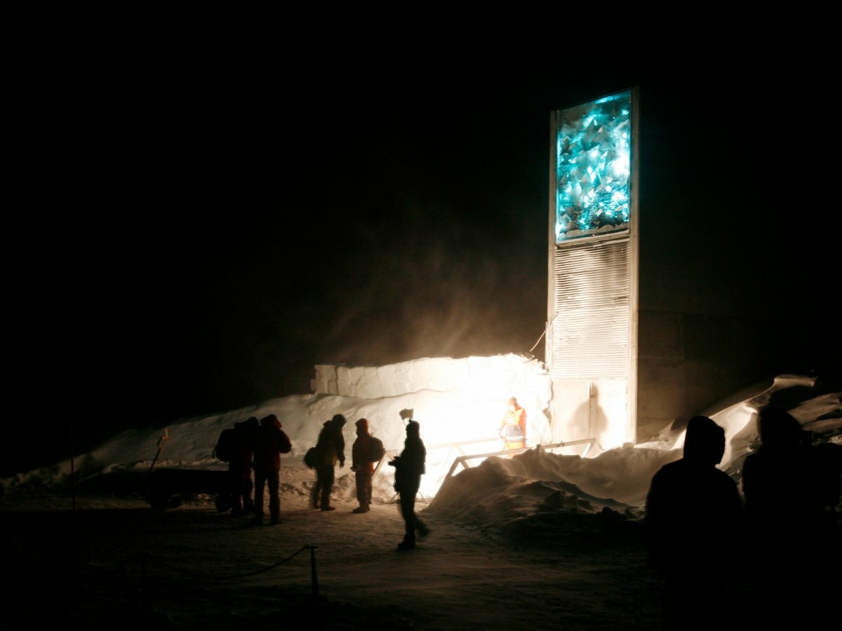 9. Верхняя часть фасада семенохранилища является настоящим произведением искусства. 