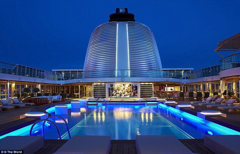 14. Сама идея частного дома-судна была придумана круизным магнатом Кнутом Клостером младшим в 1997 году. А в 2002 году идея воплотилась в жизнь.